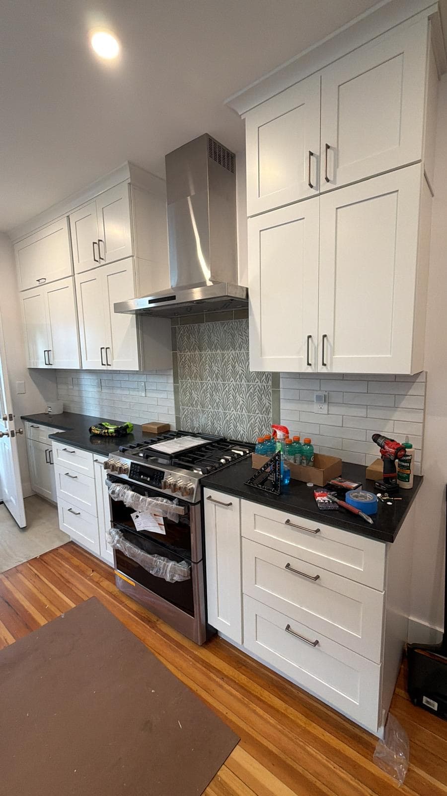 White shaker kitchen with black quartz counters