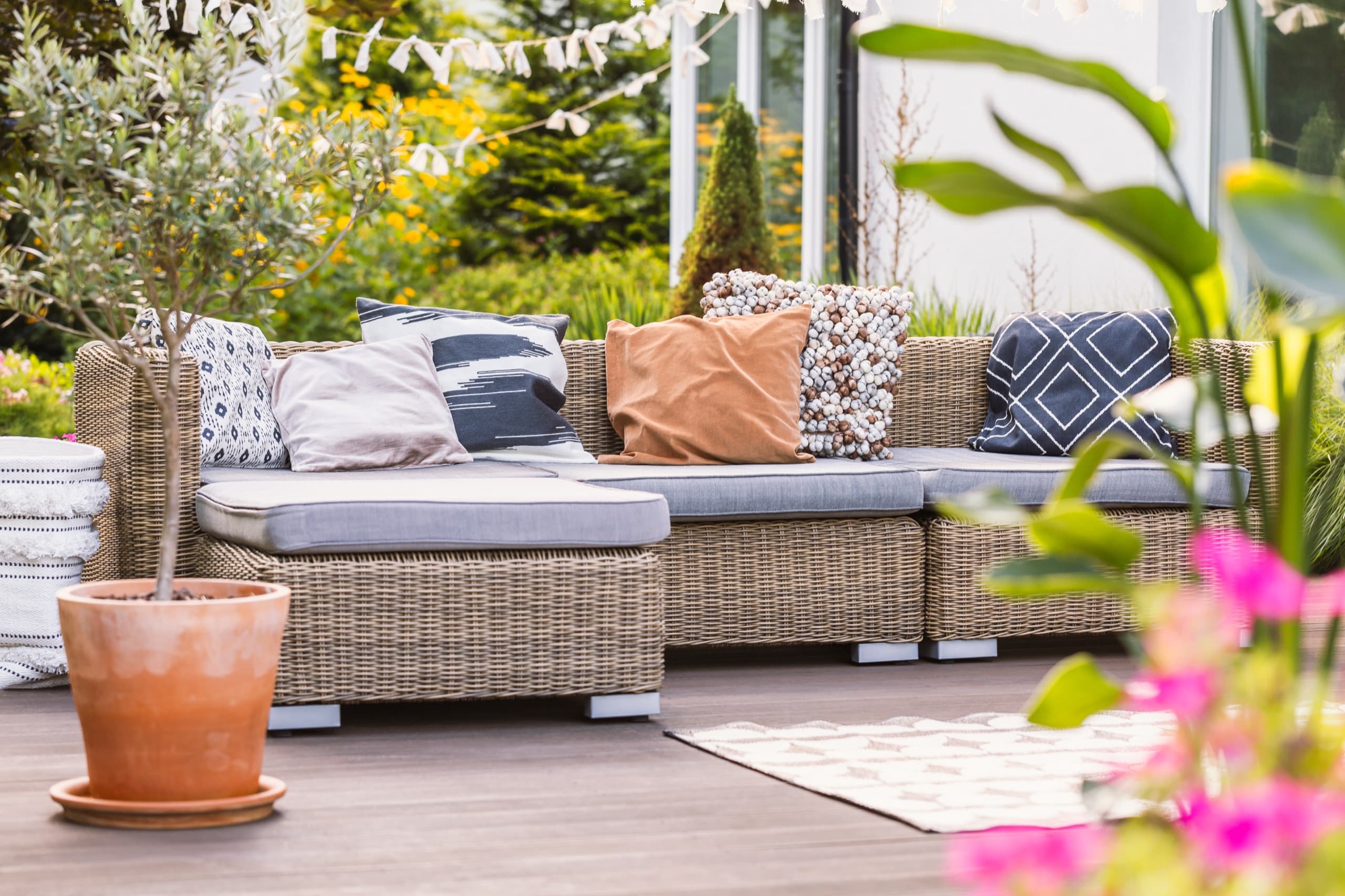 Poolside lounge deck